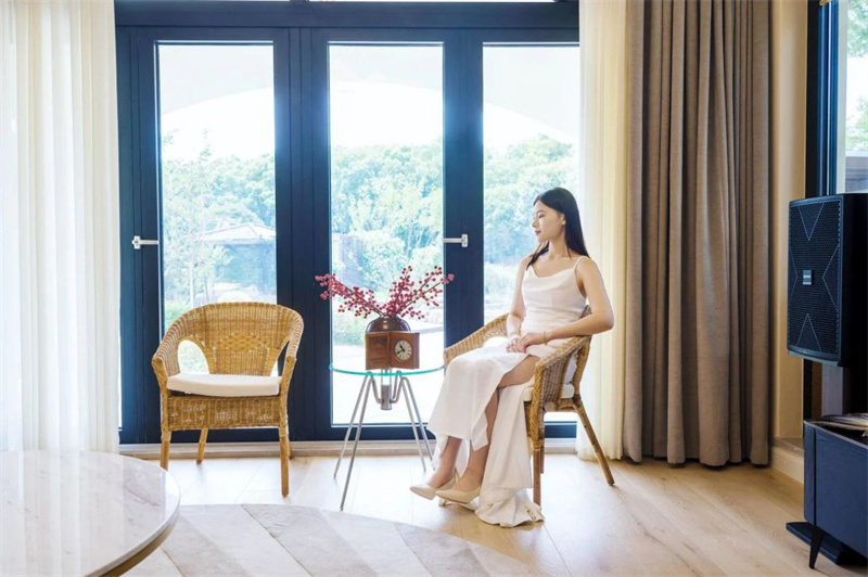 Room Tour|一線臨湖庭院,高階生活的藝術(shù)想象 image9 Room Tour|一線臨湖庭院,高階生活的藝術(shù)想象 image9