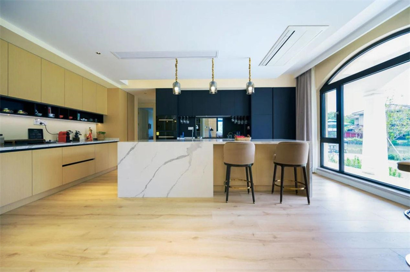 Room Tour|一線臨湖庭院,高階生活的藝術(shù)想象 image8 Room Tour|一線臨湖庭院,高階生活的藝術(shù)想象 image8